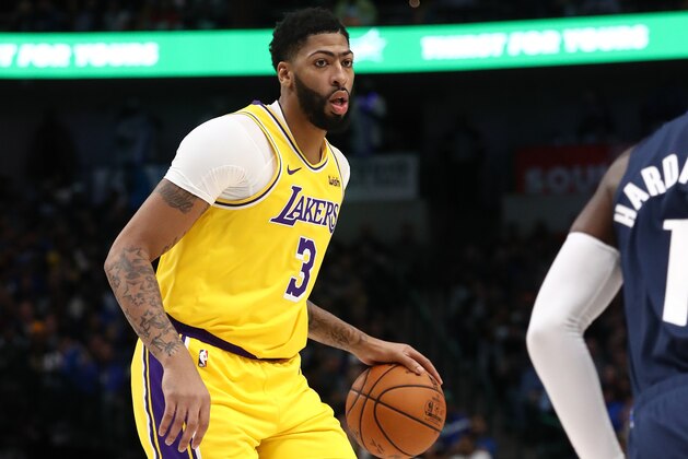 DALLAS, TEXAS - NOVEMBER 01:  Anthony Davis #3 of the Los Angeles Lakers in the second quarter at American Airlines Center on November 01, 2019 in Dallas, Texas.  NOTE TO USER: User expressly acknowledges and agrees that, by downloading and or using this photograph, User is consenting to the terms and conditions of the Getty Images License Agreement. (Photo by Ronald Martinez/Getty Images)