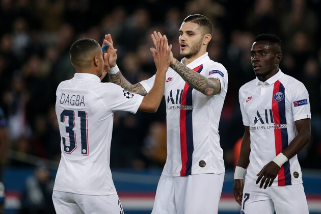 PARIS, FRANCE - NOVEMBER 6: Mauro Icardi of Paris Saint Germain, celebrates his goal, with Colin Dagba of Paris Saint Germain during the UEFA Champions League  match between Paris Saint Germain v Club Brugge at the Parc des Princes on November 6, 2019 in Paris France (Photo by Erwin Spek/Soccrates/Getty Images)