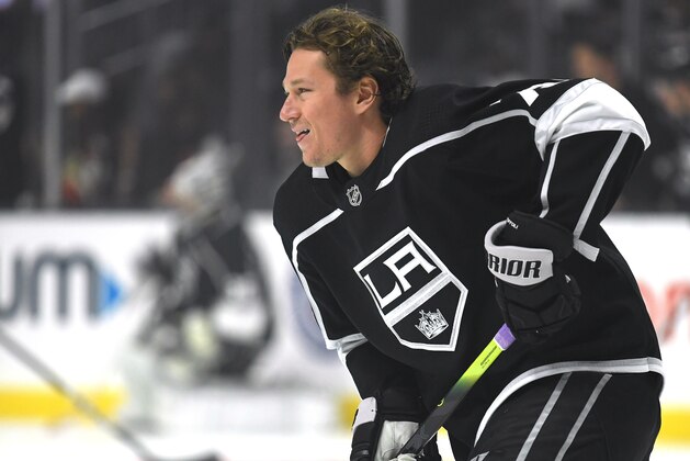 LOS ANGELES, CALIFORNIA - SEPTEMBER 23:  Tyler Toffoli #73 of the Los Angeles Kings during warm up before a preseason game against the Anaheim Ducks at Staples Center on September 23, 2019 in Los Angeles, California. (Photo by Harry How/Getty Images)