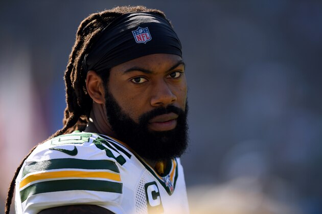 CARSON, CALIFORNIA - NOVEMBER 03:  Za'Darius Smith #55 of the Green Bay Packers before the game against the Los Angeles Chargers at Dignity Health Sports Park on November 03, 2019 in Carson, California. (Photo by Harry How/Getty Images)