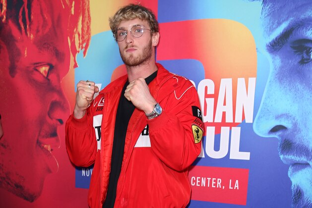 LOS ANGELES, CALIFORNIA - NOVEMBER 04: Logan Paul arrives for the screening of DAZN's