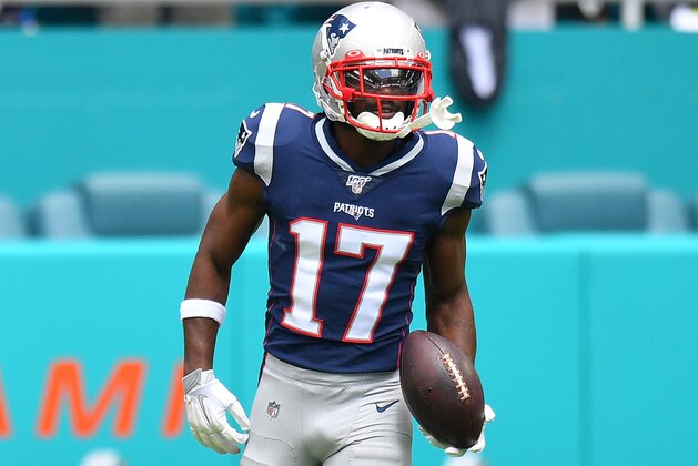 MIAMI, FLORIDA - SEPTEMBER 15: Antonio Brown #17 of the New England Patriots in action against the Miami Dolphins at Hard Rock Stadium on September 15, 2019 in Miami, Florida. (Photo by Mark Brown/Getty Images)