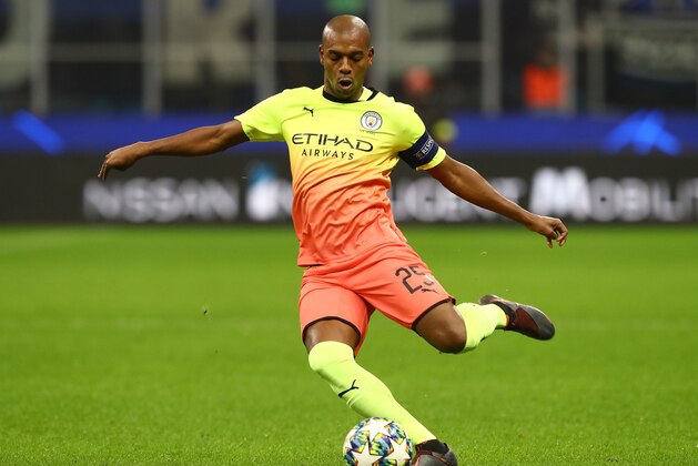 MILAN, ITALY - NOVEMBER 06:  Fernandinho of Manchester City in action during the UEFA Champions League group C match between Atalanta and Manchester City at Stadio Giuseppe Meazza on November 6, 2019 in Milan, Italy.  (Photo by Marco Luzzani/Getty Images)
