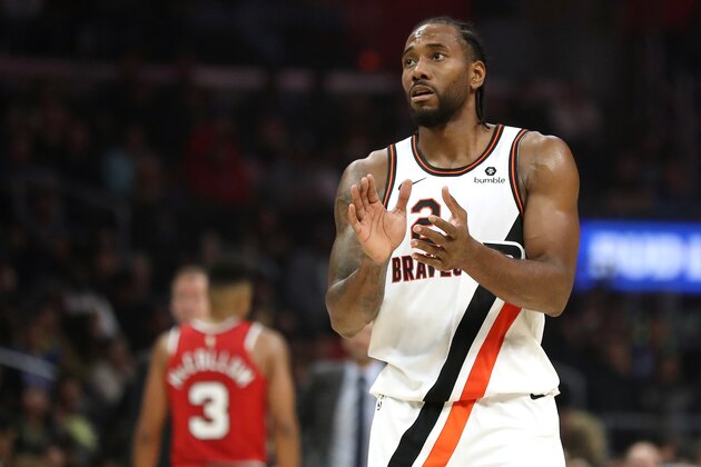 LOS ANGELES, CALIFORNIA - NOVEMBER 07:  Kawhi Leonard #2 of the Los Angeles Clippers looks on during the second half of a game against the Portland Trail Blazers at Staples Center on November 07, 2019 in Los Angeles, California. NOTE TO USER: User expressly acknowledges and agrees that, by downloading and/or using this photograph, user is consenting to the terms and conditions of the Getty Images License Agreement (Photo by Sean M. Haffey/Getty Images)