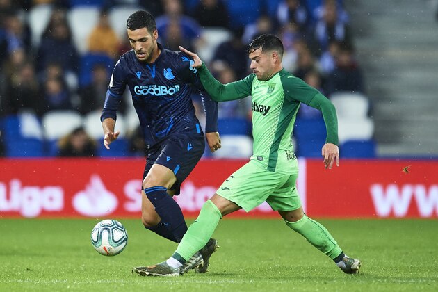 SAN SEBASTIAN, SPAIN - NOVEMBER 08: Mikel Merino of Real Sociedad  (L) competes for the ball with Oscar Rodriguez  of CD Leganes (R) during the Liga match between Real Sociedad and CD Leganes at Estadio Anoeta on November 08, 2019 in San Sebastian, Spain. (Photo by Juan Manuel Serrano Arce/Getty Images)