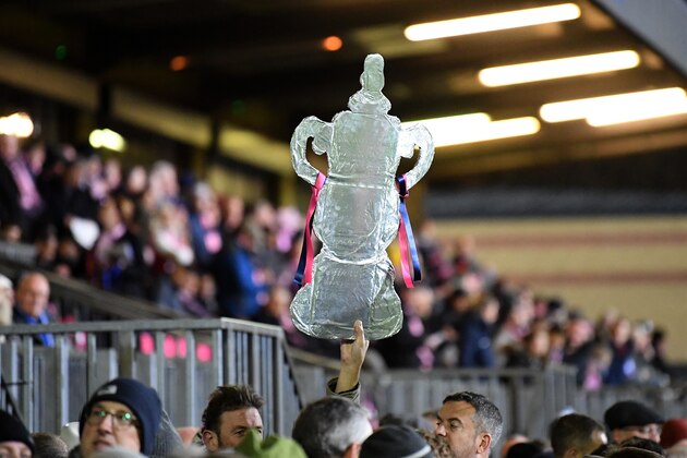 LONDON, ENGLAND - NOVEMBER 08: A foil replica FA Cup Trophy is seen during the FA Cup First Round match between Dulwich Hamlet and Carlisle United at Champion Hill on November 08, 2019 in London, England. (Photo by Alex Davidson/Getty Images)
