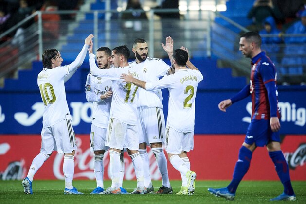 EIBAR, SPAIN - NOVEMBER 09: Karim Benzema of Real Madrid CF celebrates after scoring his team's third goal during the Liga match between SD Eibar SAD and Real Madrid CF at Ipurua Municipal Stadium on November 09, 2019 in Eibar, Spain. (Photo by Juan Manuel Serrano Arce/Getty Images)