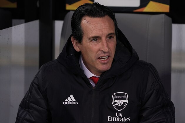 GUIMARAES, PORTUGAL - NOVEMBER 6:   Unai Emery of Arsenal FC looks on before the start of the Group F - UEFA Europa League match between Vitoria SC and Arsenal FC at Estadio D. Afonso Henriques on November 6, 2019 in Guimaraes, Portugal. (Photo by Gualter Fatia/Getty Images)