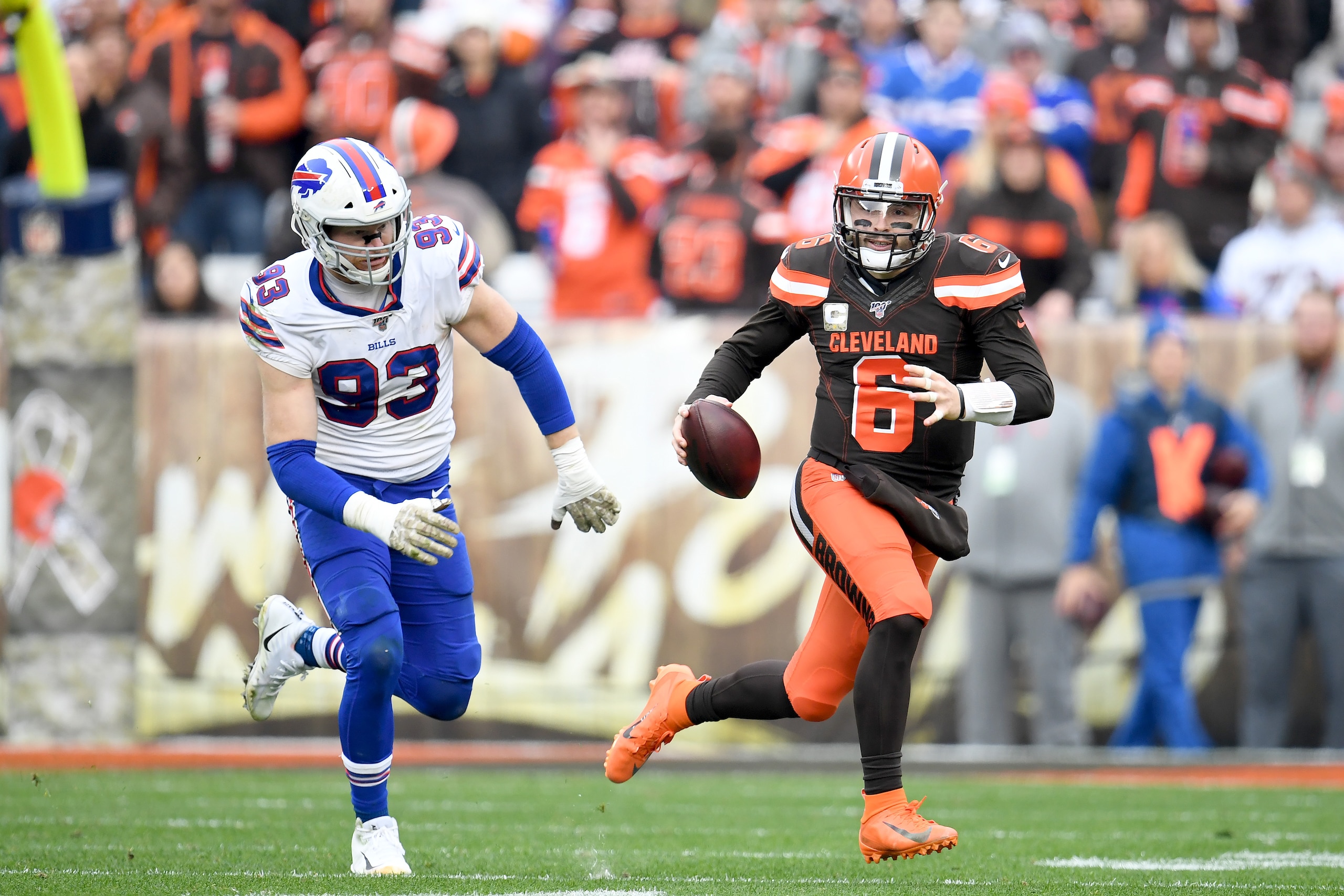 CLEVELAND, OHIO - NOVEMBER 10: Defensive end Trent Murphy #93 of the Buffalo Bills tries to catch quarterback Baker Mayfield #6 of the Cleveland Browns during the first half at FirstEnergy Stadium on November 10, 2019 in Cleveland, Ohio. (Photo by Jason Miller/Getty Images) CLEVELAND, OHIO - NOVEMBER 10: Defensive end Trent Murphy #93 of the Buffalo Bills tries to catch quarterback Baker Mayfield #6 of the Cleveland Browns during the first half at FirstEnergy Stadium on November 10, 2019 in Cleveland, Ohio. (Photo by Jason Miller/Getty Images)
