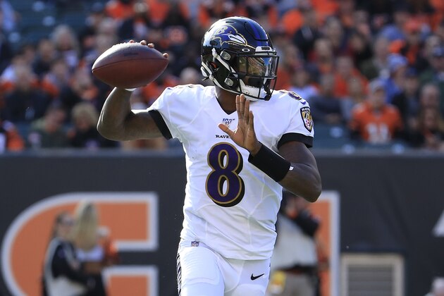 CINCINNATI, OHIO - NOVEMBER 10:  Lamar Jackson #8 of the Baltimore Ravens passes the ball during the game against the Cincinnati Bengals at Paul Brown Stadium on November 10, 2019 in Cincinnati, Ohio. (Photo by Andy Lyons/Getty Images)