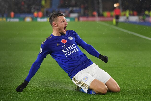 LEICESTER, ENGLAND - NOVEMBER 09: Jamie Vardy of Leicester City celebrates after scoring his team's first goal during the Premier League match between Leicester City and Arsenal FC at The King Power Stadium on November 09, 2019 in Leicester, United Kingdom. (Photo by Michael Regan/Getty Images)