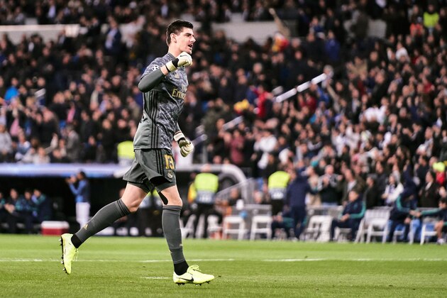 MADRID, SPAIN - NOVEMBER 06: Thibaut Courtois of Real Madrid during the UEFA Champions League group A match between Real Madrid and Galatasaray at Bernabeu on November 06, 2019 in Madrid, Spain. (Photo by Sonia Canada/Getty Images)