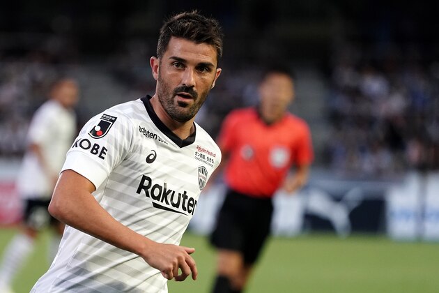 KAWASAKI, JAPAN - SEPTEMBER 28: (EDITORIAL USE ONLY) David Villa of Vissel Kobe looks on during the J.League J1 match between Kawasaki Frontale and Vissel Kobe at Todoroki Stadium on September 28, 2019 in Kawasaki, Kanagawa, Japan. (Photo by Koji Watanabe/Getty Images)