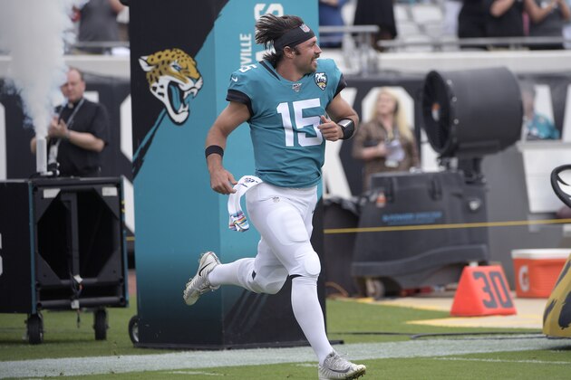 Jacksonville Jaguars quarterback Gardner Minshew (15) runs onto the field during player introductions before an NFL football game against the New York Jets Sunday, Oct. 27, 2019, in Jacksonville, Fla. (AP Photo/Phelan M. Ebenhack)
