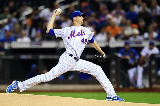 NEW YORK, NEW YORK - SEPTEMBER 25: Jacob deGrom #48 of the New York Mets pitches in the first inning of their game against the Miami Marlins at Citi Field on September 25, 2019 in the Flushing neighborhood of the Queens borough in New York City. (Photo by Emilee Chinn/Getty Images)