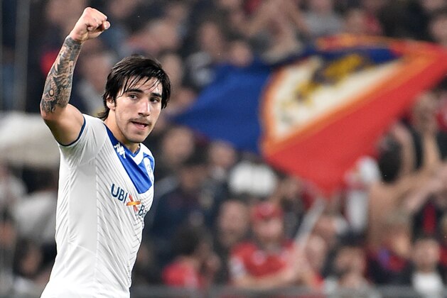 GENOA, ITALY - OCTOBER 26: Sandro Tonali of Brescia Calcio celebrates after goal 0-1 during the Serie A match between Genoa CFC and Brescia Calcio at Stadio Luigi Ferraris on October 26, 2019 in Genoa, Italy. (Photo by Paolo Rattini/Getty Images)
