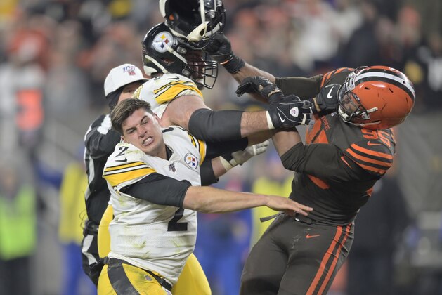 Cleveland Browns defensive end Myles Garrett swings a helmet at Pittsburgh Steelers quarterback Mason Rudolph (2) late in the fourth quarter of an NFL football game against the Pittsburgh Steelers, Thursday, Nov. 14, 2019, in Cleveland. The Browns won 21-7. (AP Photo/David Richard)