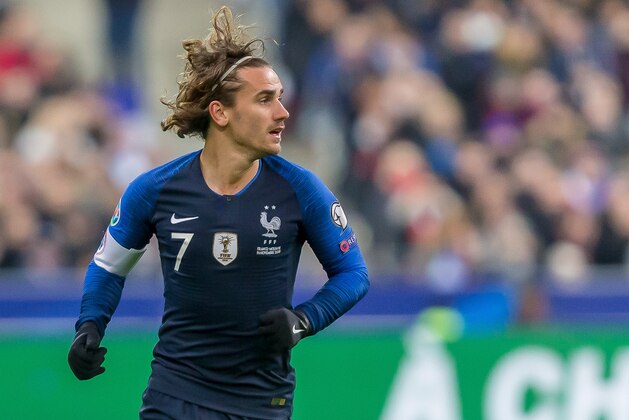 PARIS, FRANCE - NOVEMBER 14: Antoine Griezmann of France looks on during the UEFA Euro 2020 Qualifier between France and Moldova on November 14, 2019 in Paris, France. (Photo by TF-Images/Getty Images)