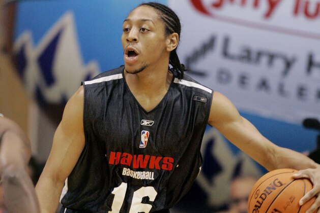 Atlanta Hawks guard Anthony Grundy plays during the Rocky Mountain Review summer league basketball game hosted by the Utah Jazz on Friday, July 14, 2006, in Taylorsville, Utah. (AP Photo/Douglas C. Pizac)