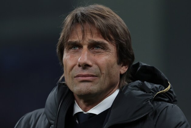 MILAN, ITALY - NOVEMBER 09:  FC Internazionale coach Antonio Conte looks on during the Serie A match between FC Internazionale and Hellas Verona at Stadio Giuseppe Meazza on November 9, 2019 in Milan, Italy.  (Photo by Emilio Andreoli/Getty Images)