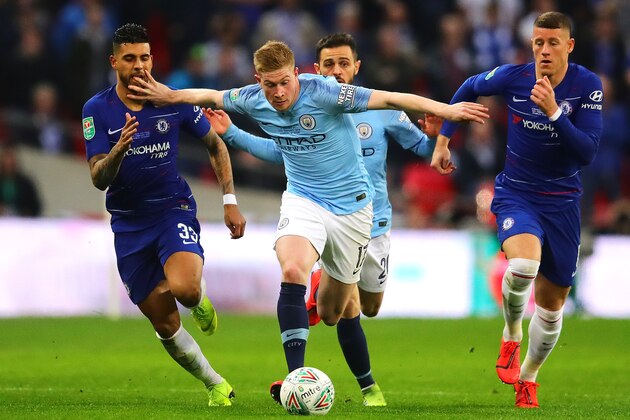 LONDON, ENGLAND - FEBRUARY 24: Kevin De Bruyne of Manchester City in action with Ross Barkley (R) and Emerson Palmieri (L) of Chelsea during the Carabao Cup Final between Chelsea and Manchester City at Wembley Stadium on February 24, 2019 in London, England. (Photo by Chris Brunskill/Fantasista/Getty Images)