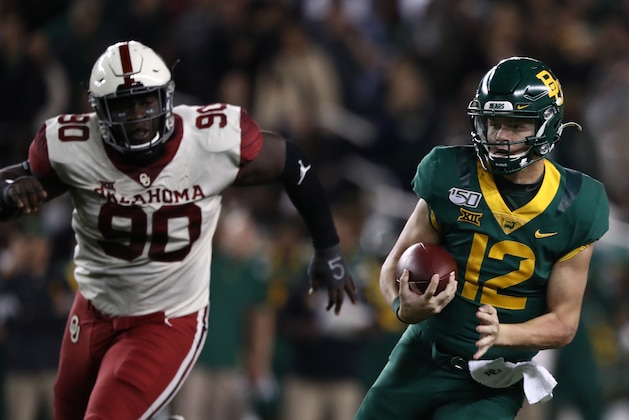WACO, TEXAS - NOVEMBER 16:  Charlie Brewer #12 of the Baylor Bears runs the ball against the Oklahoma Sooners in the first half at McLane Stadium on November 16, 2019 in Waco, Texas. (Photo by Ronald Martinez/Getty Images)