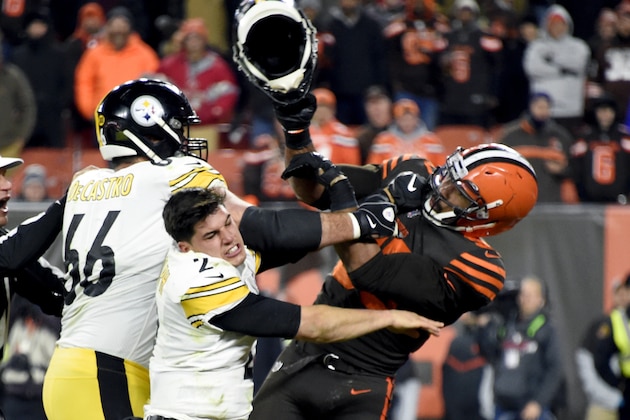 CLEVELAND, OHIO - NOVEMBER 14: Quarterback Mason Rudolph #2 of the Pittsburgh Steelers fights with defensive end Myles Garrett #95 of the Cleveland Browns during the second half at FirstEnergy Stadium on November 14, 2019 in Cleveland, Ohio. The Browns defeated the Steelers 21-7.  (Photo by Jason Miller/Getty Images)