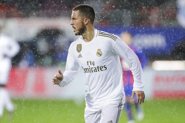 EIBAR, SPAIN - NOVEMBER 9: Eden Hazard of Real Madrid during the La Liga Santander  match between Eibar v Real Madrid at the Estadio Municipal de Ipurua on November 9, 2019 in Eibar Spain (Photo by David S. Bustamante/Soccrates/Getty Images)