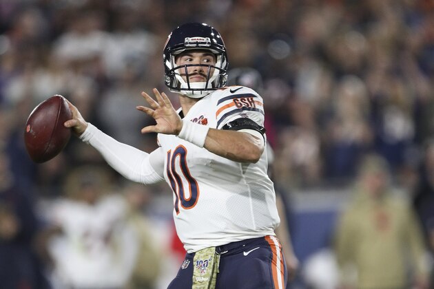 LOS ANGELES, CALIFORNIA - NOVEMBER 17: Quarterback Mitchell Trubisky #10 of the Chicago Bears looks to pass against the Los Angeles Rams at Los Angeles Memorial Coliseum on November 17, 2019 in Los Angeles, California. (Photo by Meg Oliphant/Getty Images)