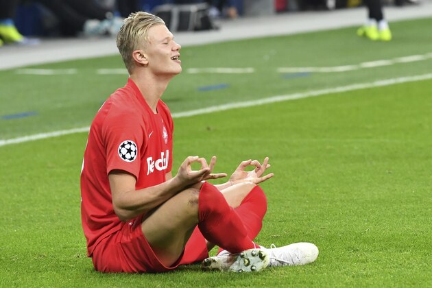 Salzburg's Erling Braut Haaland, left, celebrates after scoring the opening goal during the Champions League Group E soccer match between FC Red Bull Salzburg and Napoli in Salzburg, Austria, Wednesday, Oct. 23, 2019. (AP Photo/Kerstin Joensson)