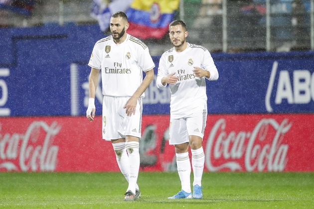 EIBAR, SPAIN - NOVEMBER 9: (L-R) Karim Benzema of Real Madrid, Eden Hazard of Real Madrid during the La Liga Santander  match between Eibar v Real Madrid at the Estadio Municipal de Ipurua on November 9, 2019 in Eibar Spain (Photo by David S. Bustamante/Soccrates/Getty Images)