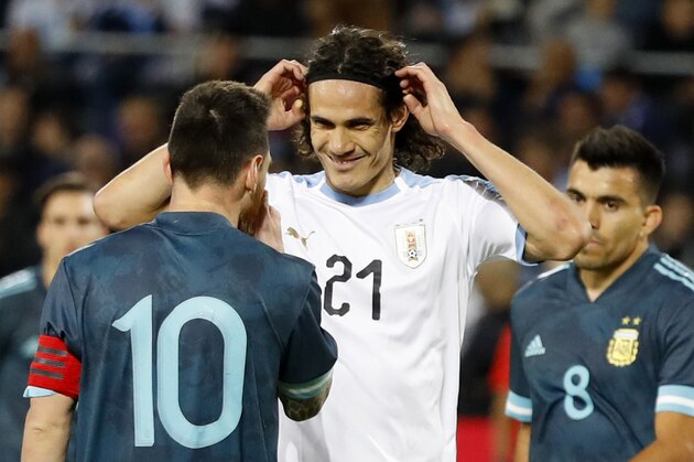Argentina's forward Lionel Messi talks to Uruguay's forward Edinson Cavani during the friendly football match between Argentina and Uruguay at the Bloomfield stadium in the Israeli coastal city of Tel Aviv on November 18, 2019. (Photo by Jack GUEZ / AFP) (Photo by JACK GUEZ/AFP via Getty Images)
