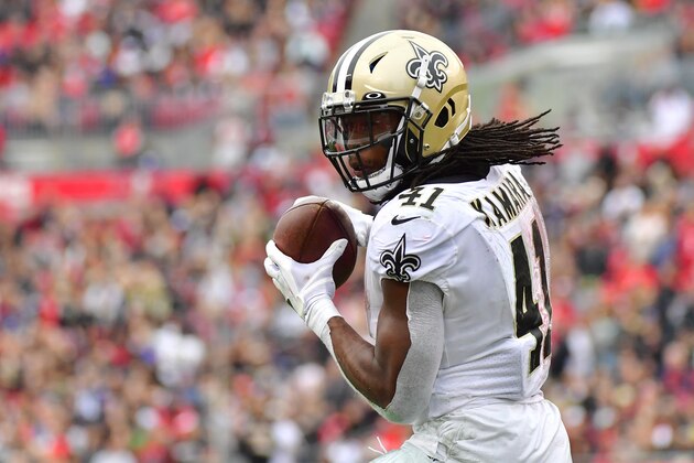 TAMPA, FLORIDA - NOVEMBER 17: Alvin Kamara #41 of the New Orleans Saints makes a reception during the first half of a football game against the Tampa Bay Buccaneers at Raymond James Stadium on November 17, 2019 in Tampa, Florida. (Photo by Julio Aguilar/Getty Images)