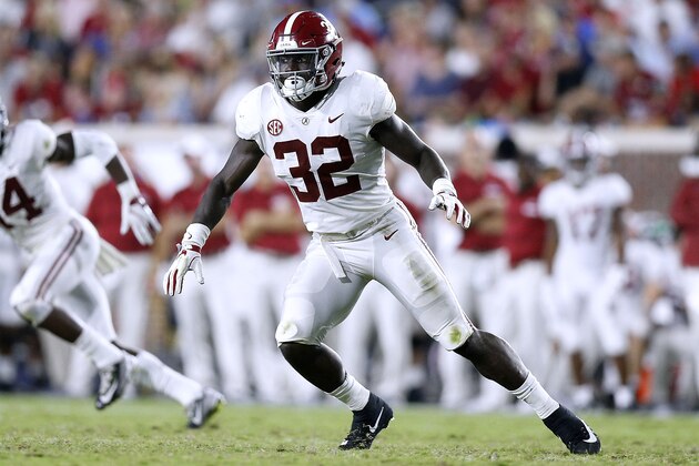 OXFORD, MS - SEPTEMBER 15:  Dylan Moses #32 of the Alabama Crimson Tide defends during a game against the Mississippi Rebels at Vaught-Hemingway Stadium on September 15, 2018 in Oxford, Mississippi.  (Photo by Jonathan Bachman/Getty Images)