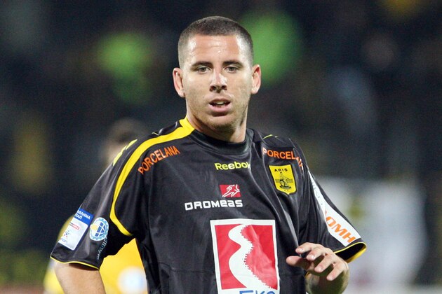 THESSALONIKI, GREECE - OCTOBER 25:  Sergio Contreras Pardo Koke of Aris Salonika during the Super League match between Aris Salonika and AEK Athens held on October 25, 2009 at the Kleanthis Vikelidis Stadium, in Thessaloniki, Greece. (Photo by Sakis Mitrolidis/EuroFootball/Getty Images)