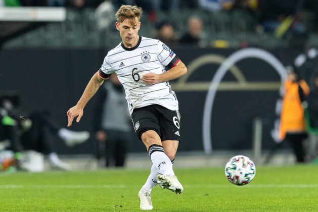 MOENCHENGLADBACH, GERMANY - NOVEMBER 16: Joshua Kimmich of Germany runs with the ball during the UEFA Euro 2020 Qualifier between Germany and Belarus at Borussia-Park on November 16, 2019 in Moenchengladbach, Germany. (Photo by Boris Streubel/Getty Images)