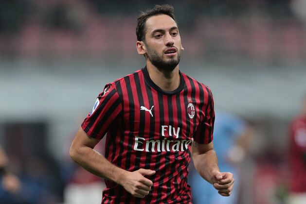 MILAN, ITALY - NOVEMBER 03:  Hakan Calhanoglu of AC Milan looks on during the Serie A match between AC Milan and SS Lazio at Stadio Giuseppe Meazza on November 3, 2019 in Milan, Italy.  (Photo by Emilio Andreoli/Getty Images)