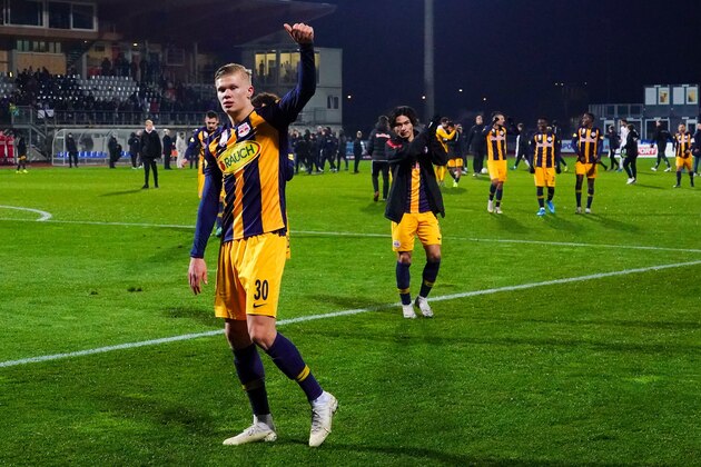 WOLFSBERG, AUSTRIA - NOVEMBER 10: Erling Braut Haaland of Salzburg and Takumi Minamino of Salzburg during the tipico Bundesliga match between RZ Pellets WAC and FC Red Bull Salzburg at Lavanttal Arena on November 10, 2019 in Wolfsberg, Austria. (Photo by Markus Tobisch/SEPA.Media /Getty Images)
