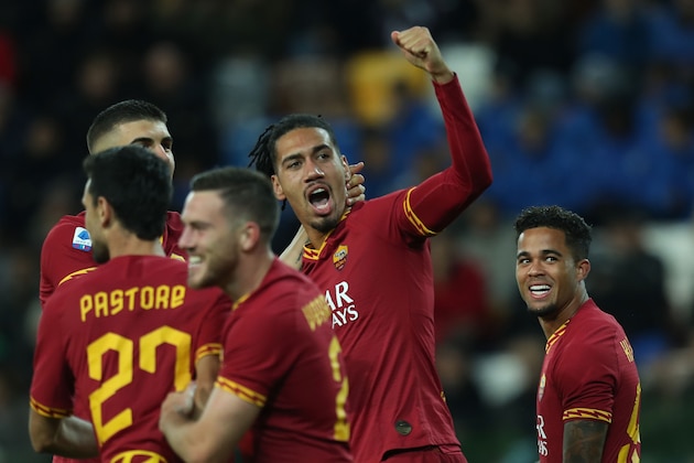 UDINE, ITALY - OCTOBER 30: Chris Smalling of AS Roma celebrates after scoring a goal during the Serie A match between Udinese Calcio and AS Roma at Stadio Friuli on October 30, 2019 in Udine, Italy.  (Photo by Gabriele Maltinti/Getty Images)