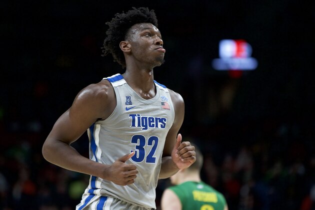 Memphis center James Wiseman runs off the court during the second half of an NCAA college basketball game against Oregon in Portland, Ore., Tuesday, Nov. 12, 2019. Oregon won 82-74. (AP Photo/Craig Mitchelldyer)