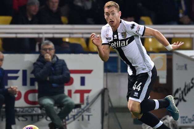 PARMA, ITALY - NOVEMBER 10:  Dejan Kulusevski of Parma Calcio in action during the Serie A match between Parma Calcio and AS Roma at Stadio Ennio Tardini on November 10, 2019 in Parma, Italy.  (Photo by Giuseppe Bellini/Getty Images)