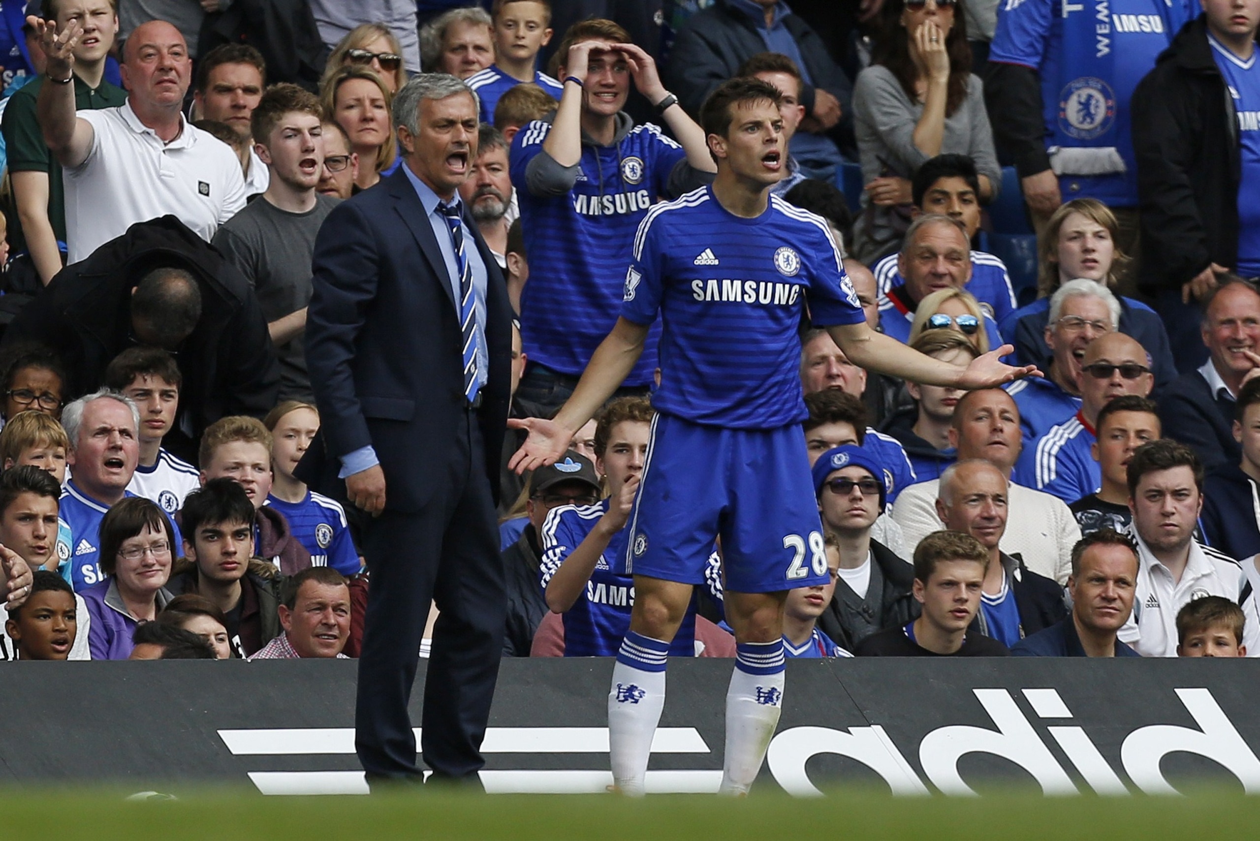 Chelsea's Portuguese manager Jose Mourinho (L) and Chelsea's Spanish defender Cesar Azpilicueta shout during the English Premier League football match between Chelsea and Crystal Palace at Stamford Bridge in London on May 3, 2015.     AFP PHOTO / IAN KINGTON

RESTRICTED TO EDITORIAL USE. No use with unauthorized audio, video, data, fixture lists, club/league logos or live services. Online in-match use limited to 45 images, no video emulation. No use in betting, games or single club/league/player publications.         (Photo credit should read IAN KINGTON/AFP via Getty Images)