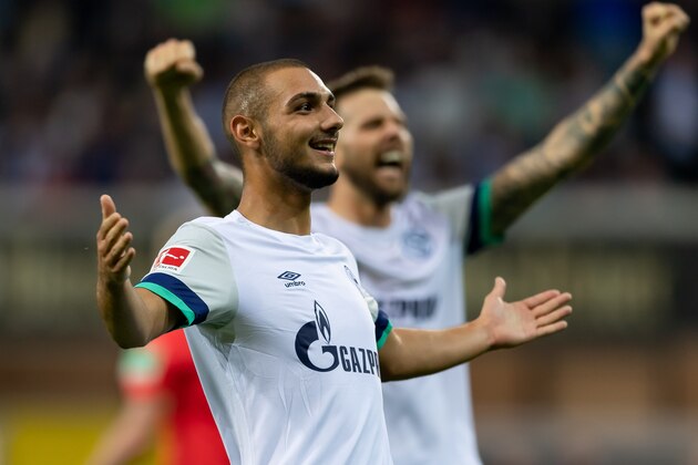 PADERBORN, GERMANY - SEPTEMBER 15: Ahmed Kutucu of Schalke celebrates after scoring his team's fourth goal during the Bundesliga match between SC Paderborn 07 and FC Schalke 04 at Benteler Arena on September 15, 2019 in Paderborn, Germany. (Photo by TF-Images/Getty Images)