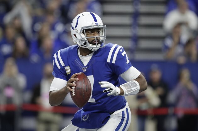 El quarterback Jacoby Brissett (7) de los Colts de Indianápolis se prepara para lanzar en un partido frente a los Jaguars de Jacksonville, el domingo 17 de noviembre de 2019, en Indianápolis. (AP Foto/Michael Conroy)