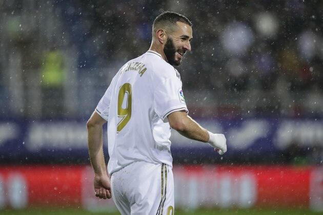 EIBAR, SPAIN - NOVEMBER 9: Karim Benzema of Real Madrid during the La Liga Santander  match between Eibar v Real Madrid at the Estadio Municipal de Ipurua on November 9, 2019 in Eibar Spain (Photo by David S. Bustamante/Soccrates/Getty Images)
