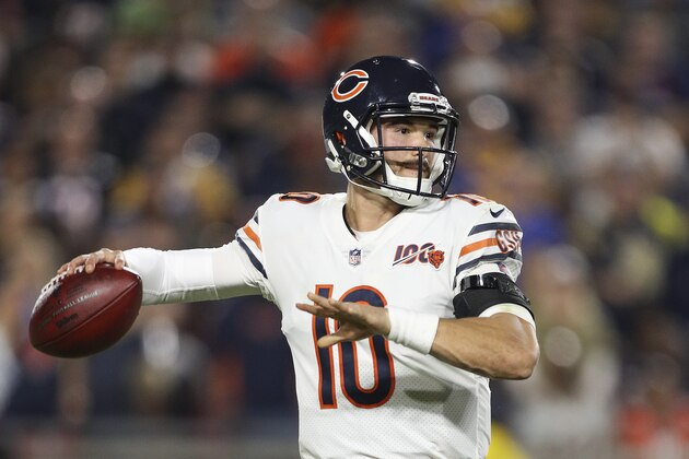 LOS ANGELES, CALIFORNIA - NOVEMBER 17: Quarterback Mitchell Trubisky #10 of the Chicago Bears throws a pass against the Los Angeles Rams at Los Angeles Memorial Coliseum on November 17, 2019 in Los Angeles, California. (Photo by Meg Oliphant/Getty Images)