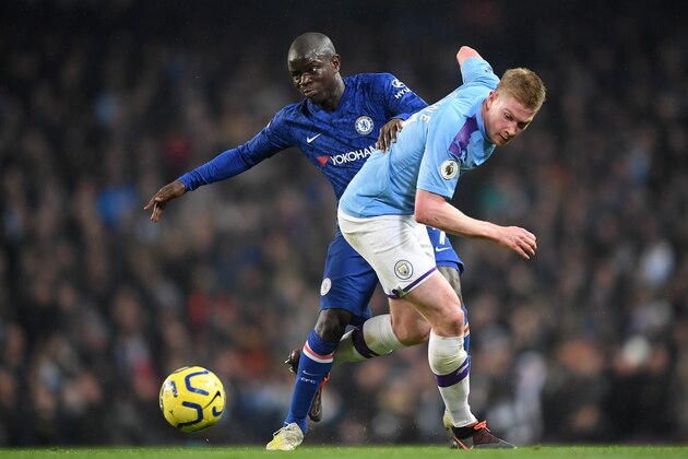 MANCHESTER, ENGLAND - NOVEMBER 23: N'Golo Kante of Chelsea battles with Kevin De Bruyne of Manchester City during the Premier League match between Manchester City and Chelsea FC at Etihad Stadium on November 23, 2019 in Manchester, United Kingdom. (Photo by Michael Regan/Getty Images)
