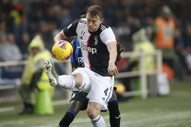 Juventus' Matthijs de Ligt goes for the ball during the Serie A soccer match between Atalanta and Juventus at the Azzurri d'Italia Stadium in Bergamo, Italy, Italy, Saturday, Nov. 23, 2019. (AP Photo/Antonio Calanni)