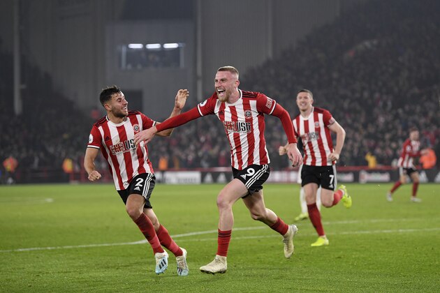 SHEFFIELD, ENGLAND - NOVEMBER 24: Oli McBurnie of Sheffield United celebrates scoring to make it 3-3 during the Premier League match between Sheffield United and Manchester United at Bramall Lane on November 24, 2019 in Sheffield, United Kingdom. (Photo by Michael Regan/Getty Images)