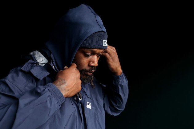 PHILADELPHIA, PENNSYLVANIA - NOVEMBER 24: Jadeveon Clowney #90 of the Seattle Seahawks takes the field before the start of their game against the Philadelphia Eagles at Lincoln Financial Field on November 24, 2019 in Philadelphia, Pennsylvania. (Photo by Mitchell Leff/Getty Images)